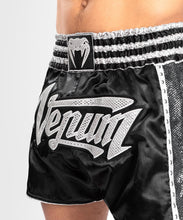 Charger l'image dans la galerie, SHORT DE MUAY THAI VENUM ABSOLUTE 2.0 - NOIR/ARGENT