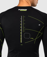 Charger l'image dans la galerie, RASHGUARD MANCHES LONGUES VENUM TRAINING CAMP 4.0 - NOIR/VERT FLUO