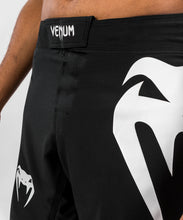 Charger l'image dans la galerie, FIGHTSHORT VENUM LIGHT 5.0 - NOIR/BLANC