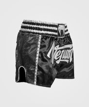 Charger l'image dans la galerie, SHORT DE MUAY THAI VENUM ABSOLUTE 2.0 - NOIR/ARGENT