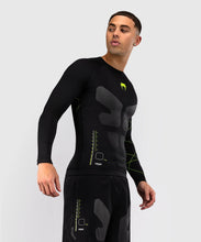 Charger l'image dans la galerie, RASHGUARD MANCHES LONGUES VENUM TRAINING CAMP 4.0 - NOIR/VERT FLUO