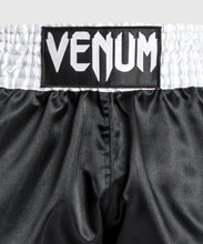 Charger l'image dans la galerie, SHORT DE MUAY THAI VENUM CLASSIC - BLANC/NOIR/BLANC