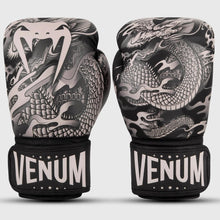 Charger l'image dans la galerie, GANTS DE BOXE VENUM DRAGON'S FLIGHT - NOIR/SABLE