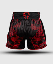 Charger l'image dans la galerie, SHORT DE MUAY THAI VENUM WOLF ATAK - NOIR/ROUGE