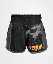 Charger l'image dans la galerie, SHORT DE MUAY THAI VENUM S47 - NOIR/ORANGE