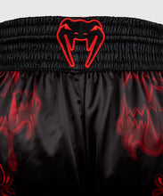 Charger l'image dans la galerie, SHORT DE MUAY THAI VENUM WOLF ATAK - NOIR/ROUGE