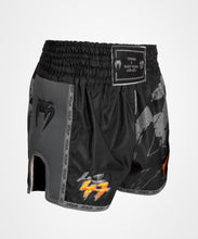 Charger l'image dans la galerie, SHORT DE MUAY THAI VENUM S47 - NOIR/ORANGE