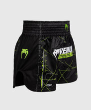 Charger l'image dans la galerie, SHORT DE MUAY THAI VENUM TRAINING CAMP 4.0 - NOIR/VERT FLUO