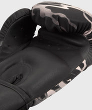Charger l'image dans la galerie, GANTS DE BOXE VENUM DRAGON'S FLIGHT - NOIR/SABLE