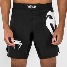 Charger l'image dans la galerie, FIGHTSHORT VENUM LIGHT 5.0 - NOIR/BLANC