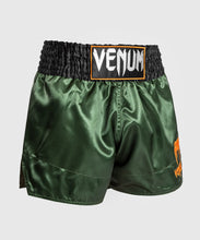 Charger l'image dans la galerie, SHORT DE MUAY THAI VENUM CLASSIC - VERT/OR/NOIR
