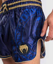 Charger l'image dans la galerie, SHORT DE MUAY THAÏ VENUM RAJADAMNERN - BLEU