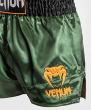 Charger l'image dans la galerie, SHORT DE MUAY THAI VENUM CLASSIC - VERT/OR/NOIR