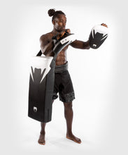 Charger l'image dans la galerie, BOUCLIER KICK BOXING MICRO FIBRE - NOIR/BLANC