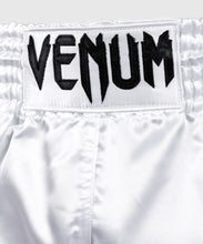 Charger l'image dans la galerie, SHORT DE MUAY THAI VENUM CLASSIC - BLANC/NOIR
