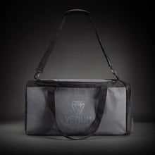 Charger l'image dans la galerie, SAC DE SPORT VENUM ESSENTIAL (61 L) - GRIS/NOIR