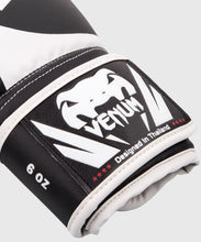 Charger l'image dans la galerie, GANTS DE BOXE VENUM CHALLENGER 2.0 KIDS - NOIR/BLANC