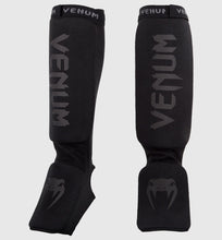 Charger l'image dans la galerie, PROTÈGE-TIBIAS ET PIEDS VENUM KONTACT - NOIR/NOIR
