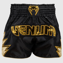 Charger l&#39;image dans la galerie, SHORT DE MUAY THAI VENUM INFERNO - NOIR/OR
