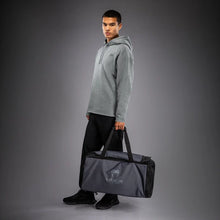 Charger l'image dans la galerie, SAC DE SPORT VENUM ESSENTIAL (61 L) - GRIS/NOIR
