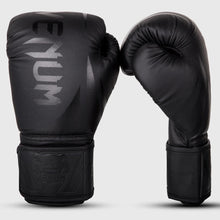 Charger l&#39;image dans la galerie, GANTS DE BOXE VENUM CHALLENGER 2.0 KIDS - NOIR/NOIR
