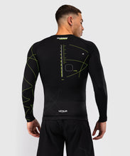 Charger l&#39;image dans la galerie, RASHGUARD MANCHES LONGUES VENUM TRAINING CAMP 4.0 - NOIR/VERT FLUO
