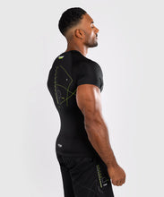 Charger l&#39;image dans la galerie, RASHGUARD MANCHES COURTES VENUM TRAINING CAMP 4.0 - NOIR/VERT FLUO
