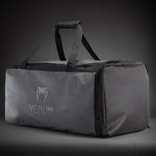 Charger l'image dans la galerie, SAC DE SPORT VENUM ESSENTIAL (61 L) - GRIS/NOIR
