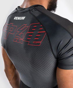 RASHGUARD VENUM OKINAWA 3.0 - MANCHES COURTES- NOIR/ROUGE
