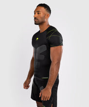 Charger l&#39;image dans la galerie, RASHGUARD MANCHES COURTES VENUM TRAINING CAMP 4.0 - NOIR/VERT FLUO

