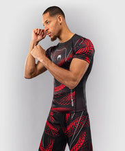 Charger l'image dans la galerie, RASHGUARD MANCHES COURTES VENUM MATUPA - ROUGE
