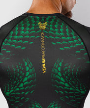 Charger l'image dans la galerie, RASHGUARD MANCHES COURTES VENUM MATUPA - VERT
