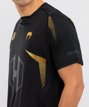 Charger l&#39;image dans la galerie, T-SHIRT DRY TECH VENUM HEXAGONE MMA - NOIR/OR
