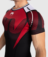 Charger l&#39;image dans la galerie, RASHGUARD À MANCHES COURTES POUR HOMMES VENUM ADRENALINE - RED
