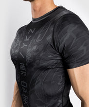 Charger l&#39;image dans la galerie, T-SHIRT DE COMPRESSION VENUM YKZ21 - MANCHES COURTES – NOIR/NOIR
