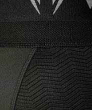 Charger l&#39;image dans la galerie, SHORT DE COMPRESSION VENUM G-FIT - NOIR
