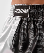 Charger l&#39;image dans la galerie, SHORT DE MUAY THAI VENUM LOGOS - NOIR/BLANC
