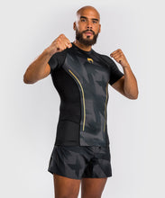Charger l&#39;image dans la galerie, T-SHIRT DE COMPRESSION VENUM RAZOR - MANCHES COURTES - NOIR/OR
