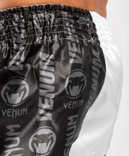 Charger l&#39;image dans la galerie, SHORT DE MUAY THAI VENUM LOGOS - NOIR/BLANC
