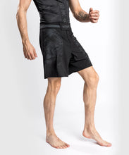Charger l&#39;image dans la galerie, FIGHTSHORT VENUM YKZ21 – NOIR/NOIR
