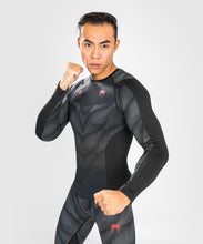 Charger l&#39;image dans la galerie, T-SHIRT DE COMPRESSION VENUM PHANTOM - MANCHES LONGUES - NOIR/ROUGE
